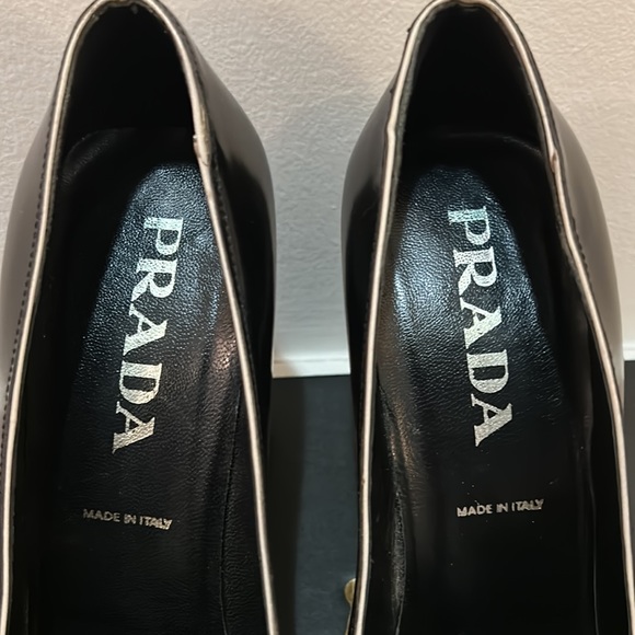 PRADA - Picture 3 of 4